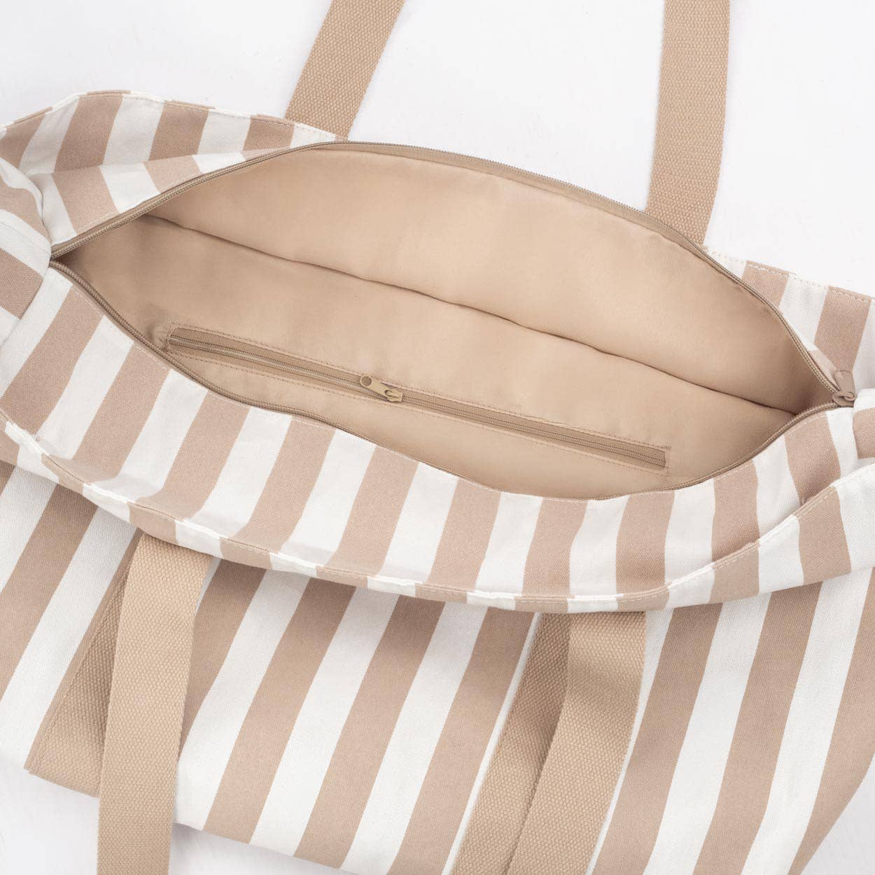 Große beige Strandtasche mit Reißverschluss