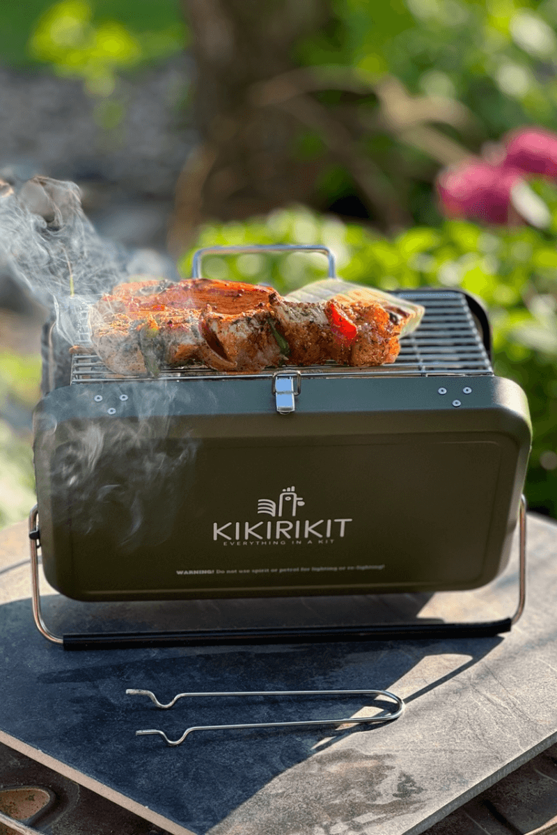 KIKIRIKIT Tragbarer zusammenklappbarer Holzkohlegrill in Jagdgrün
