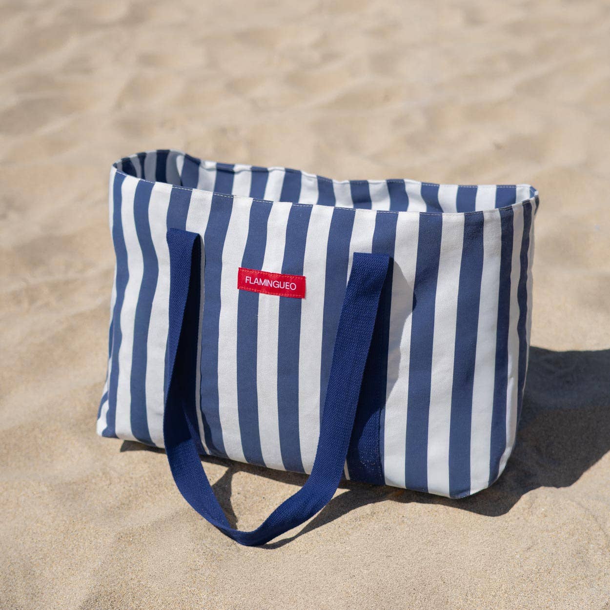 Große blaue Strandtasche mit Reißverschluss