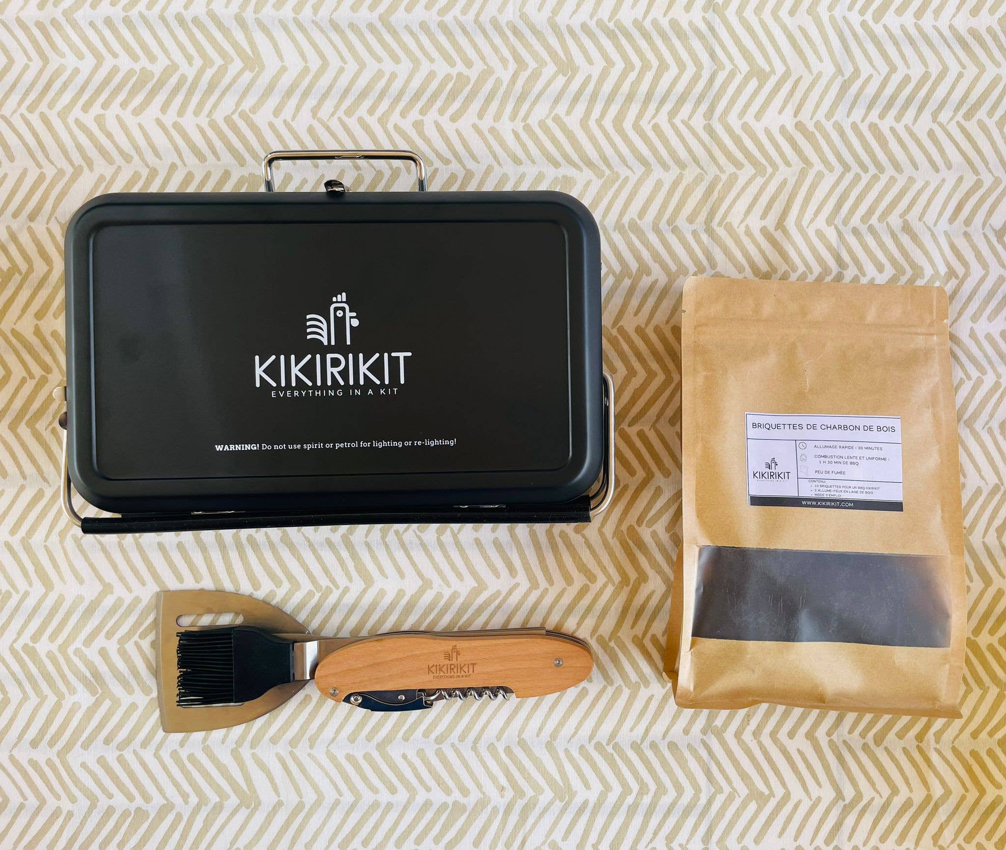 KIKIRIKIT Tragbarer Klapp-Grill mit Holzkohle, Schwarz