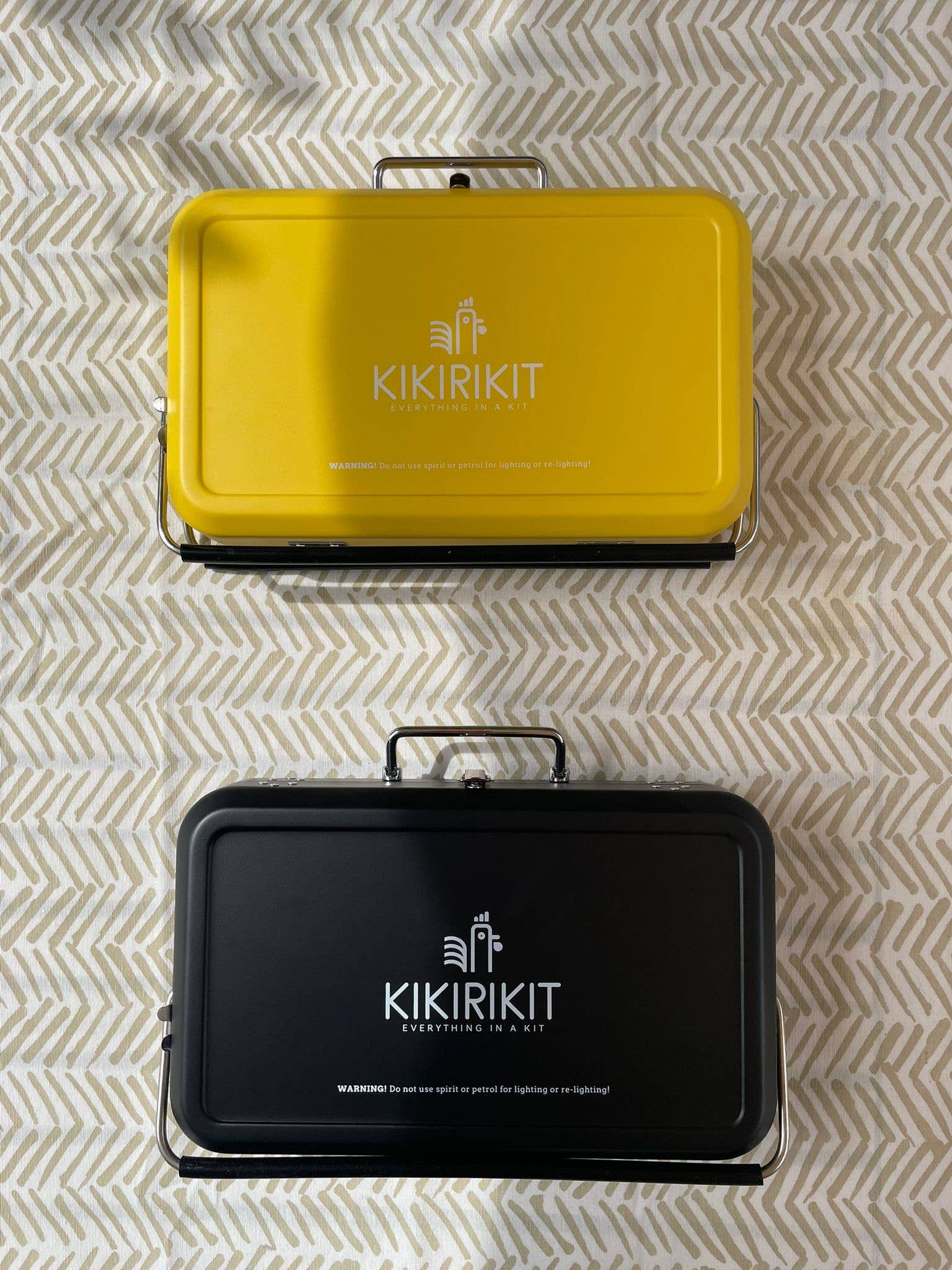 KIKIRIKIT Tragbarer Klapp-Grill mit Holzkohle, Schwarz